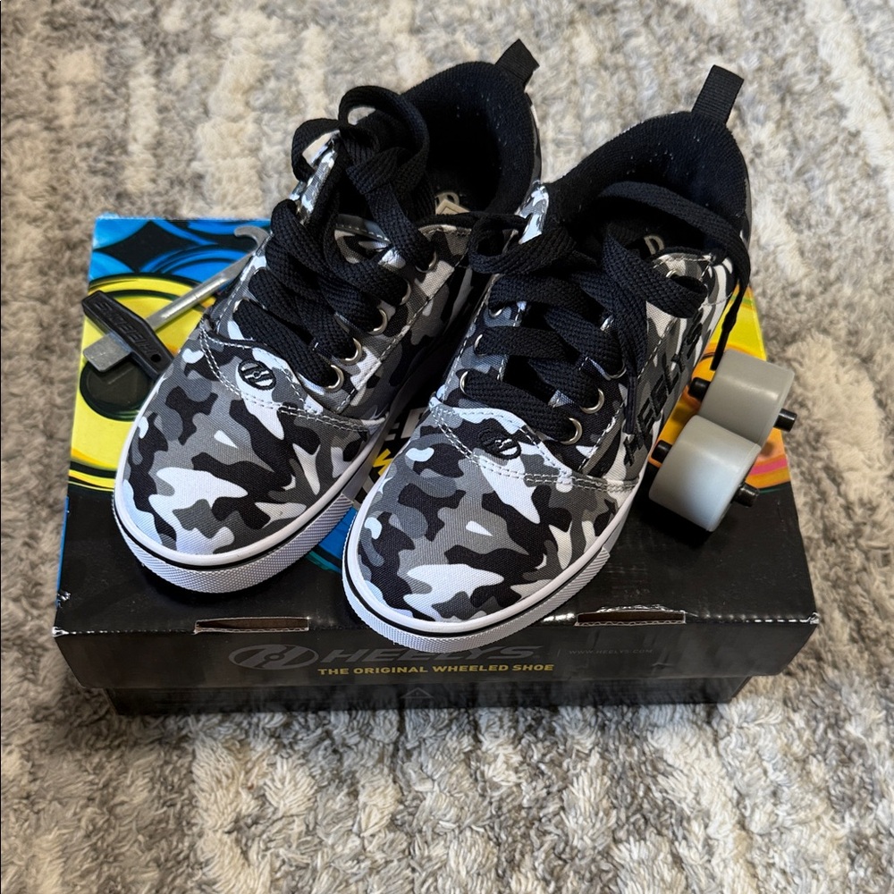 Heelys Black and Gray Camouflage Sneakers
